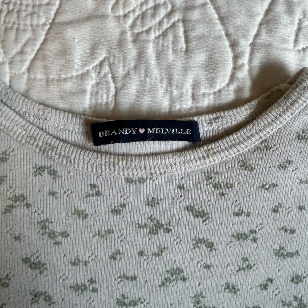 BRANDY MELVILLE: Floral Long sleeve
